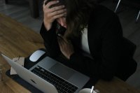 Kan geldstress je net zo ziek maken als een burnout?