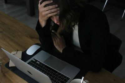 Kan geldstress je net zo ziek maken als een burnout?